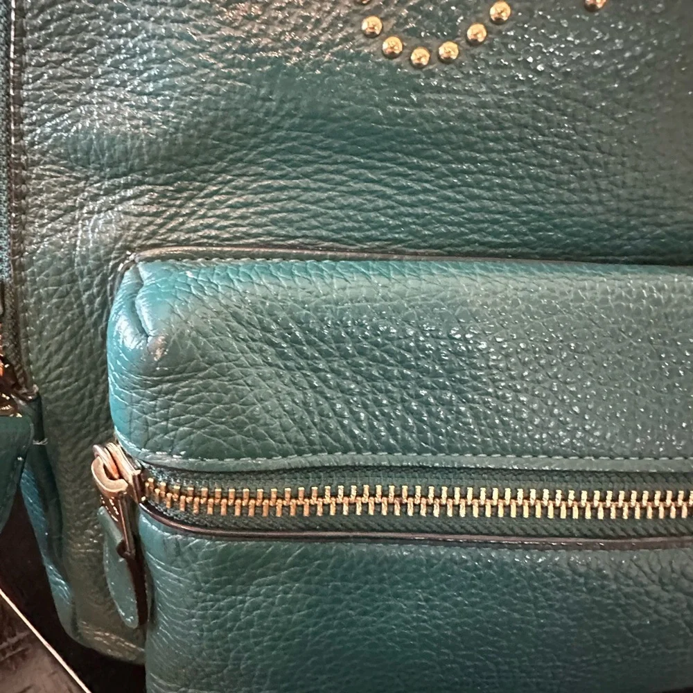 Coach 2019 Teal Pebbled Leather Backpack with Stud Script Logo Gorgeous. - Picture 7 of 13